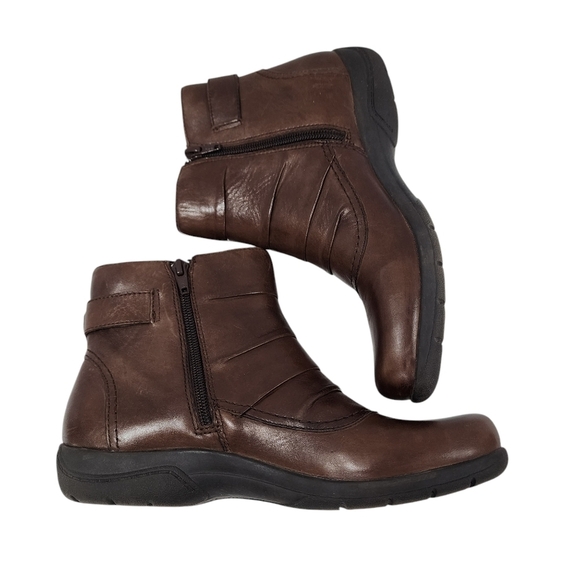 CLARKS ROUCHED SIDE ZIPPERED LEATHER ANKLE BOOT - Picture 6 of 10